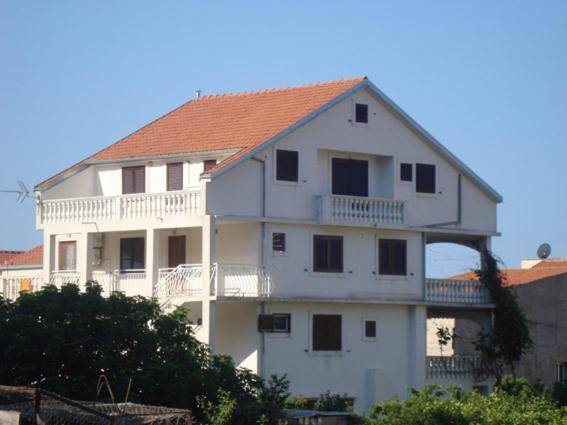 Apatmani Darija Komiza