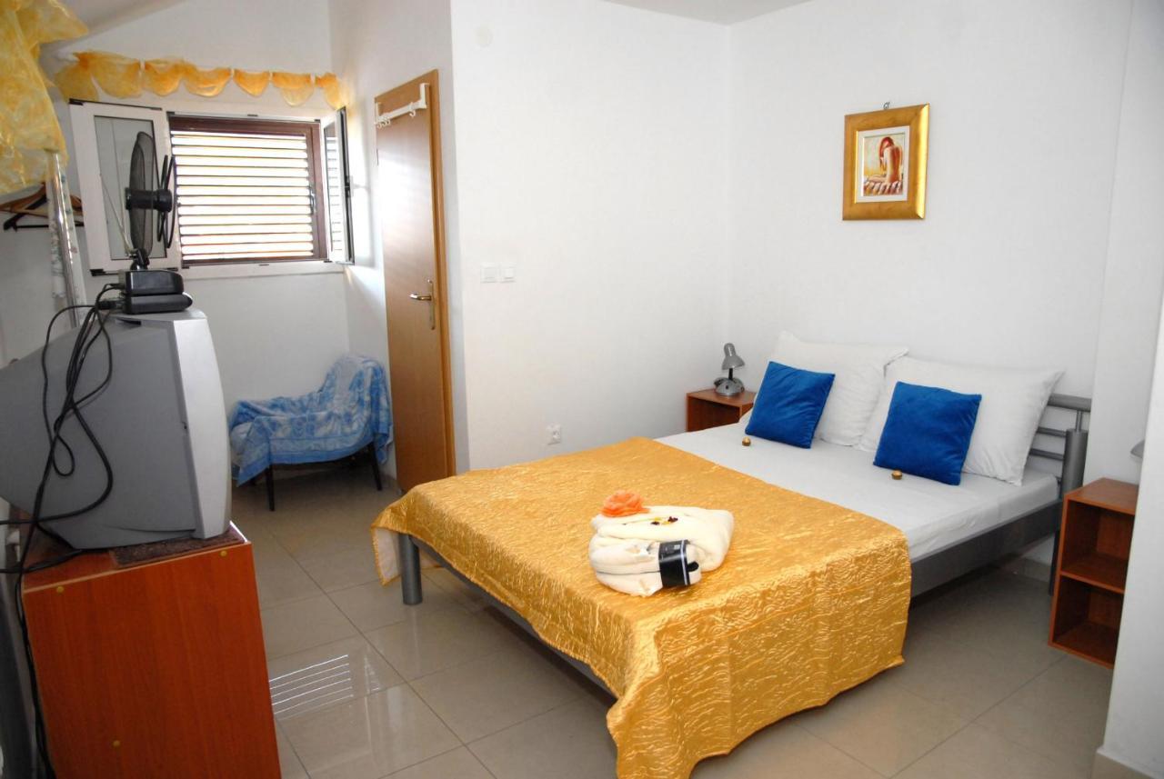 Apatmani Darija Apartment Komiza
